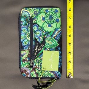 Vera Bradley Zip-Around Wallet in Blue Rhapsody NWT